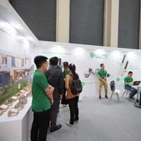 led expo visitor
